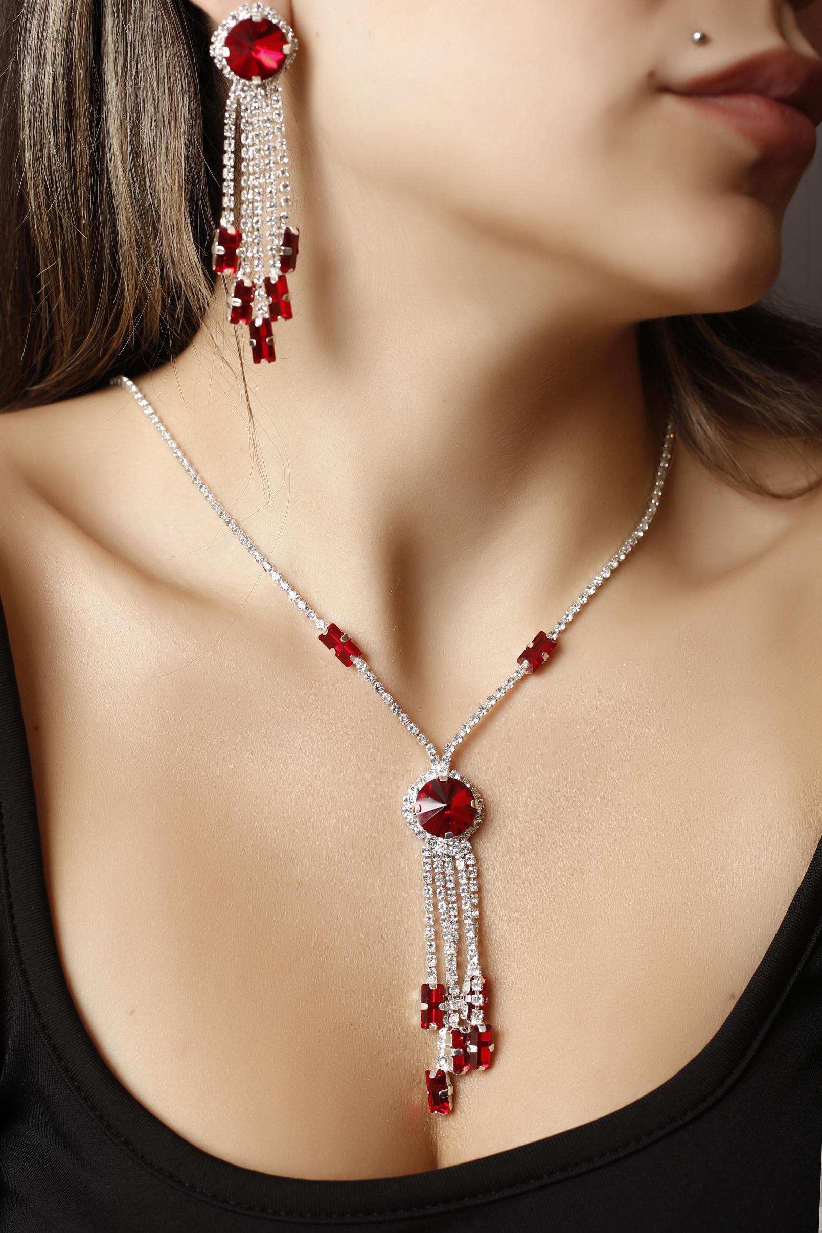 Stylish Tasarım Kırmızı Taşlı Su Yolu 3’ lü Set Zirkon Taşlı Kolye, Küpe ve Bileklik Seti Gelin Nişan Seti Parti Davet Seti Set