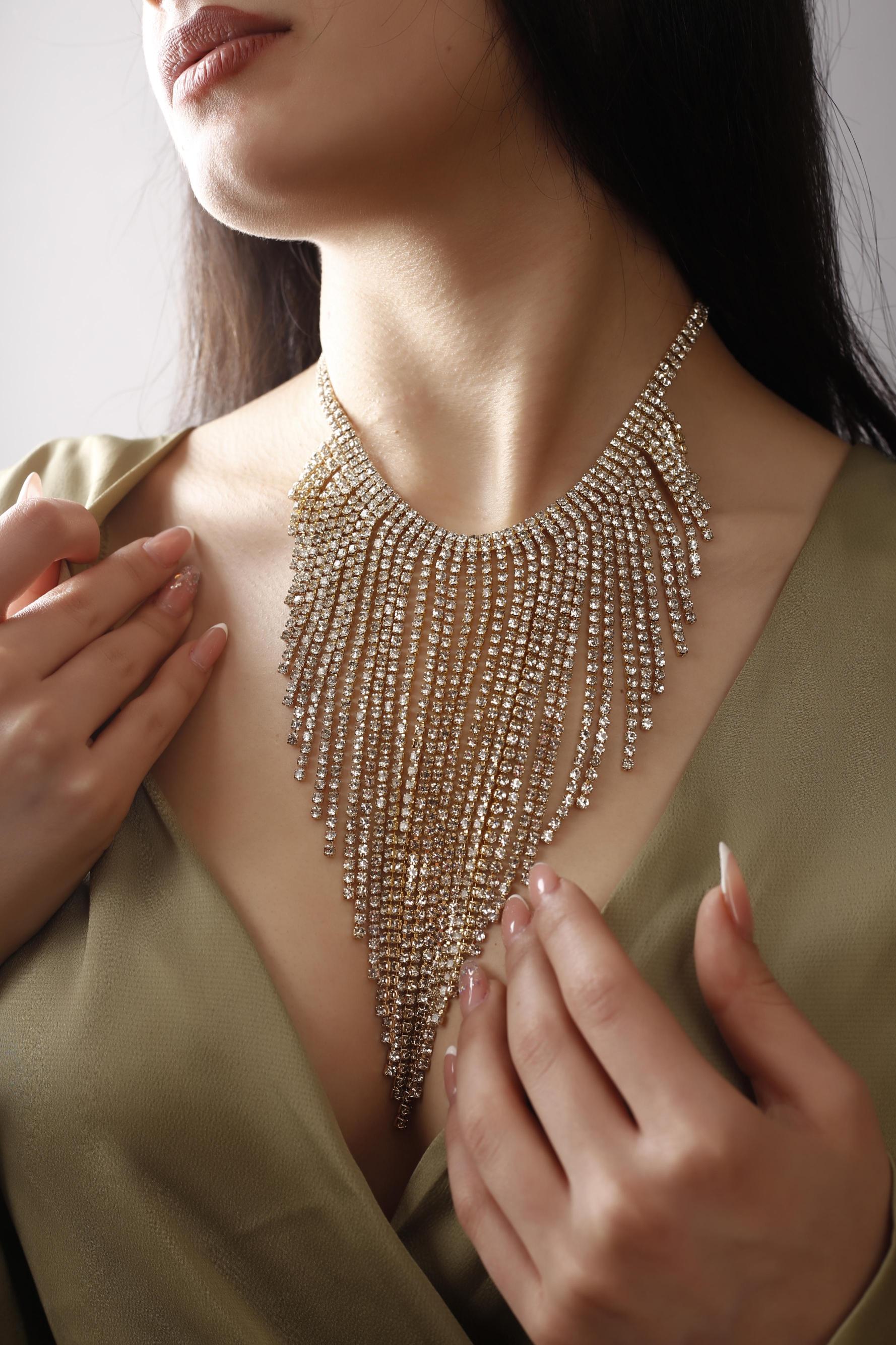 Gold Kristal Taşlı Püsküllü Kolye Choker Gelin Kolyesi Nişan Kolyesi Gerdanlık Gümüş Kaplama