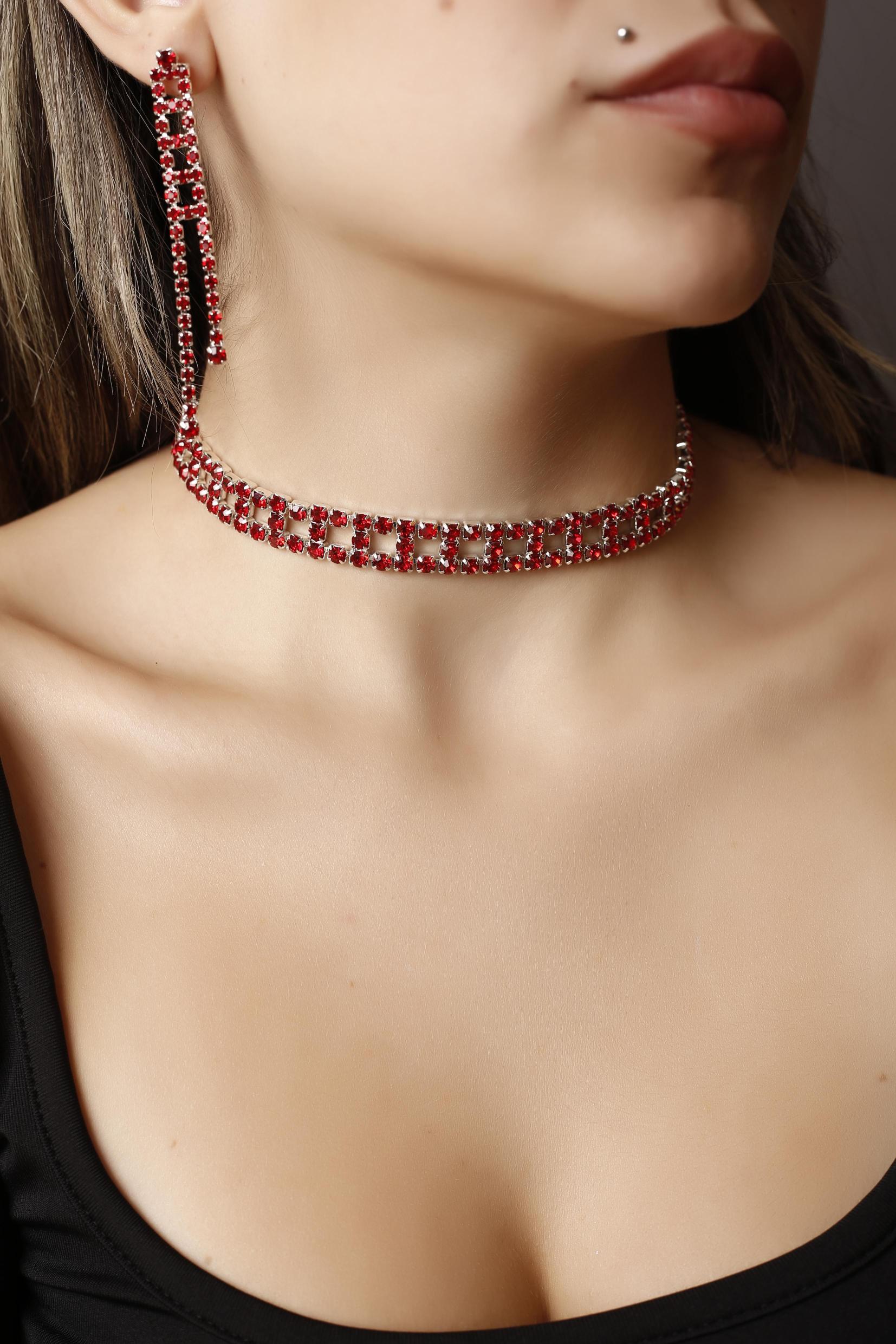 Stylish Tasarım Kırmızı Taşlı Kristal Choker Kolye ve Küpe Set Pırlanta Gibi 2’li Set Set Günlük, Davet, Düğün, Nişan, Abiye Set