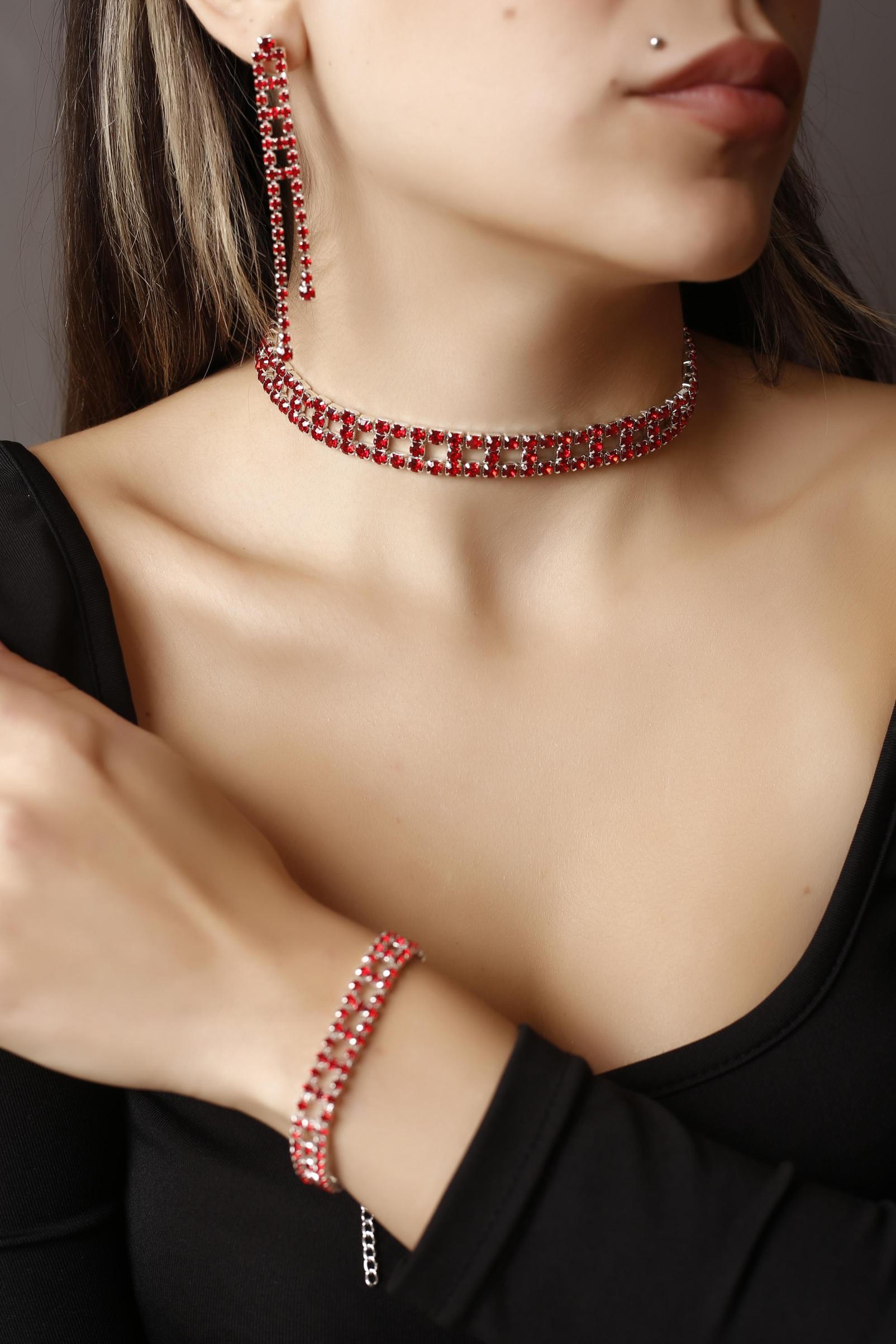 Stylish Tasarım Kırmızı Taşlı Kristal Choker Kolye, Küpe ve Bileklik Set Pırlanta Gibi 3’lü Set  Set Günlük, Davet, Düğün, Nişan, Abiye Set