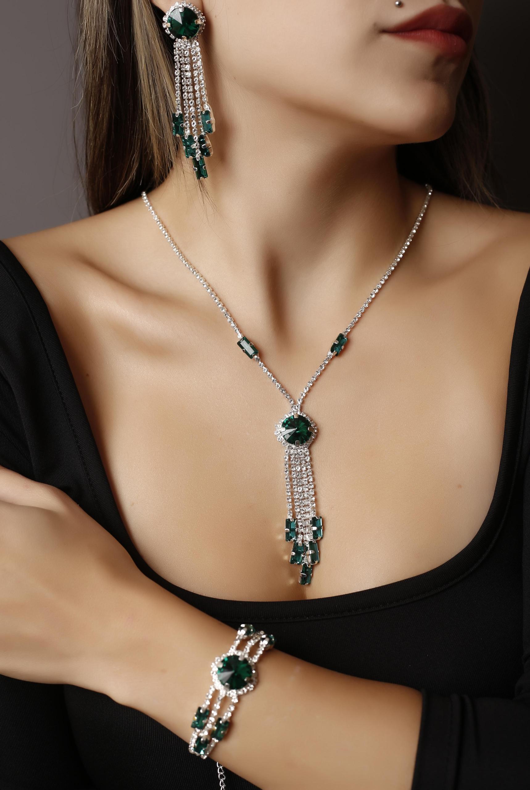 Stylish Tasarım Yeşil Taşlı Su Yolu 3’ lü Set Zirkon Taşlı Kolye, Küpe ve Bileklik Seti Gelin Nişan Seti Parti Davet Seti Set