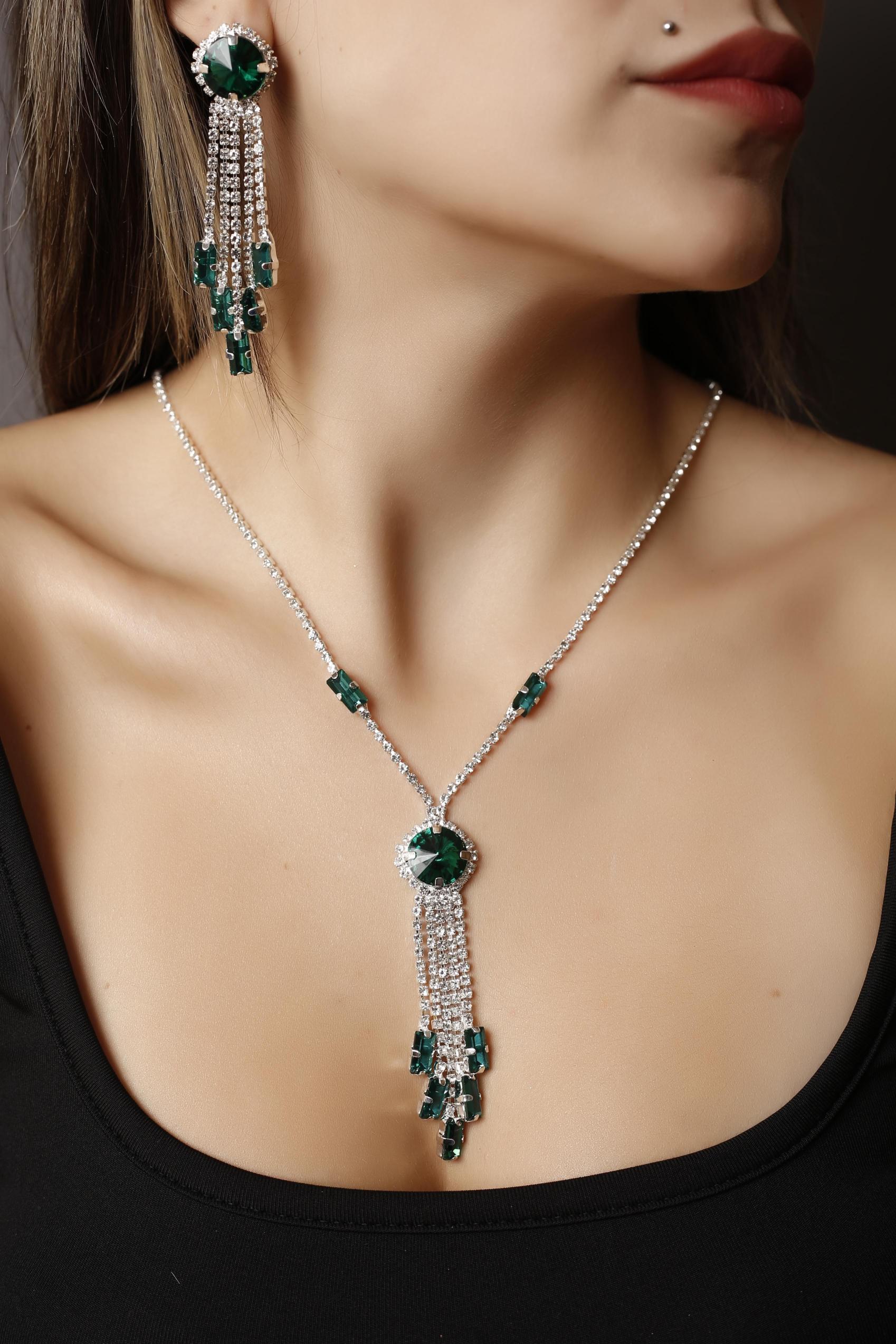 Stylish Tasarım Yeşil Taşlı Su Yolu 3’ lü Set Zirkon Taşlı Kolye, Küpe ve Bileklik Seti Gelin Nişan Seti Parti Davet Seti Set