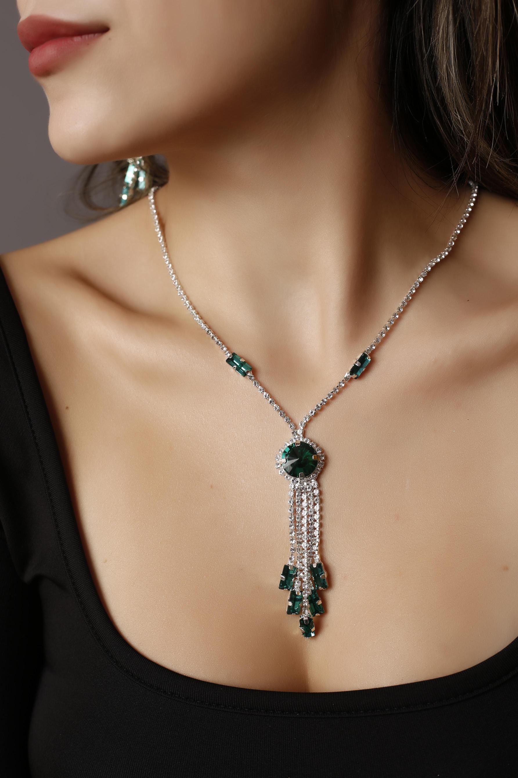 Stylish Tasarım Yeşil Taşlı Su Yolu 3’ lü Set Zirkon Taşlı Kolye, Küpe ve Bileklik Seti Gelin Nişan Seti Parti Davet Seti Set