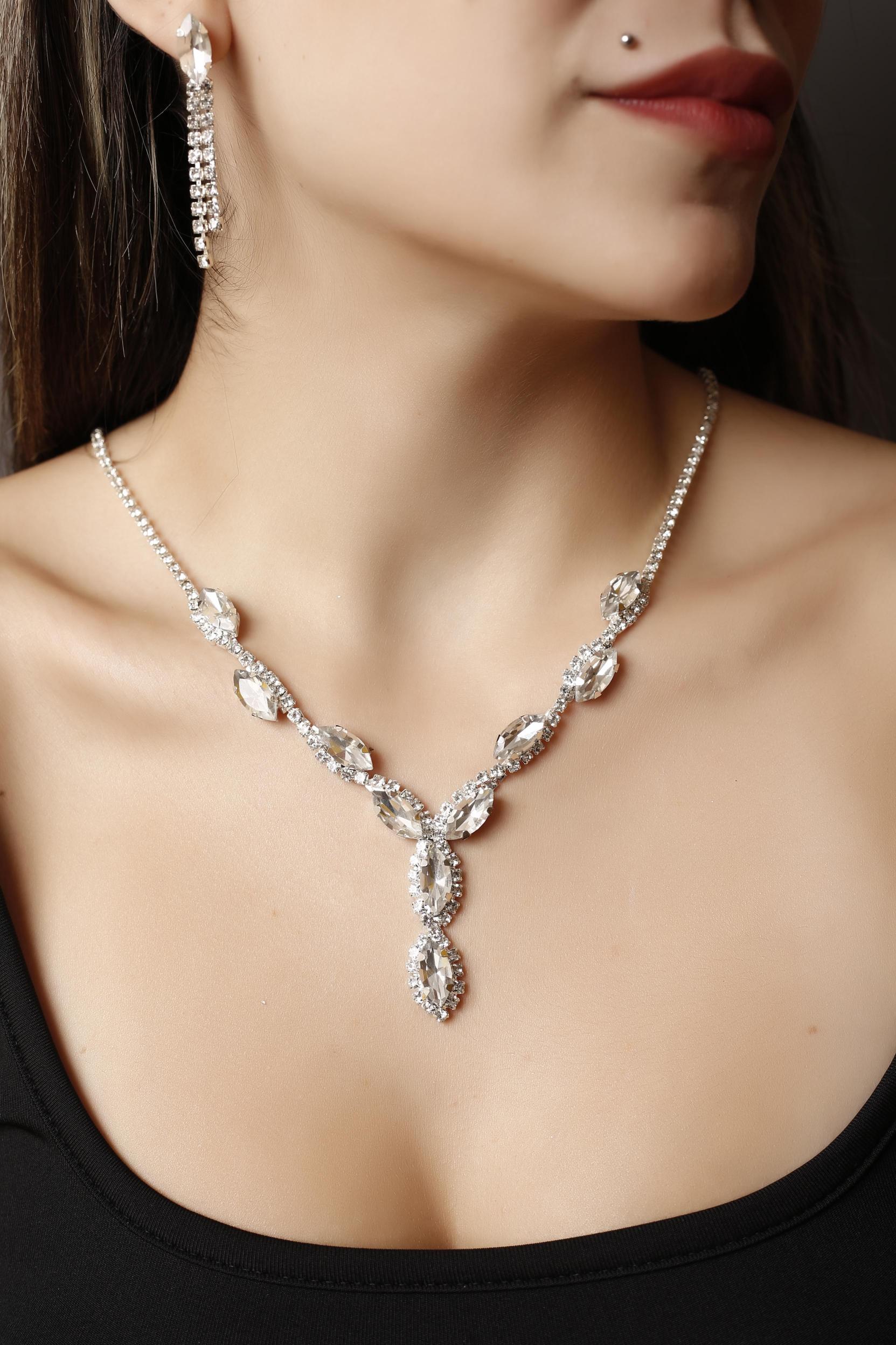 Silver Kristal Taşlı Kolye Ve Küpe Seti Özel Günler Seti Düğün Seti Nişan Abiye Seti Gerdanlık
