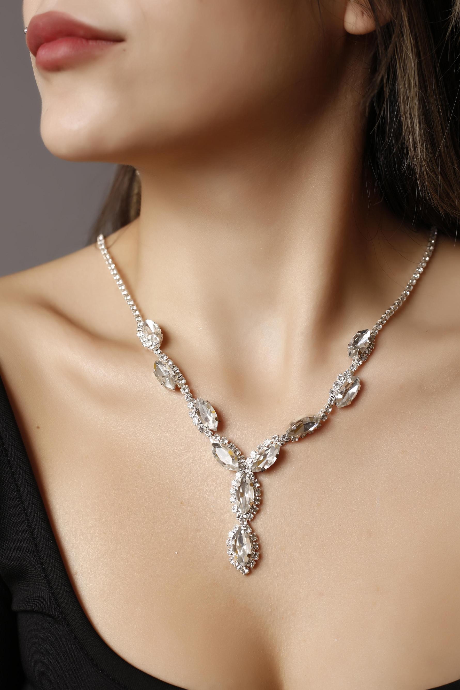 Silver Kristal Taşlı Kolye Ve Küpe Seti Özel Günler Seti Düğün Seti Nişan Abiye Seti Gerdanlık