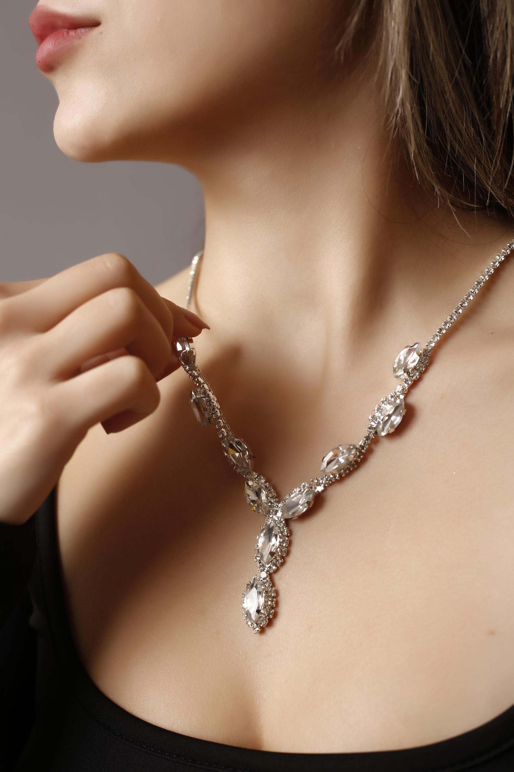 Silver Kristal Taşlı Kolye Ve Küpe Seti Özel Günler Seti Düğün Seti Nişan Abiye Seti Gerdanlık