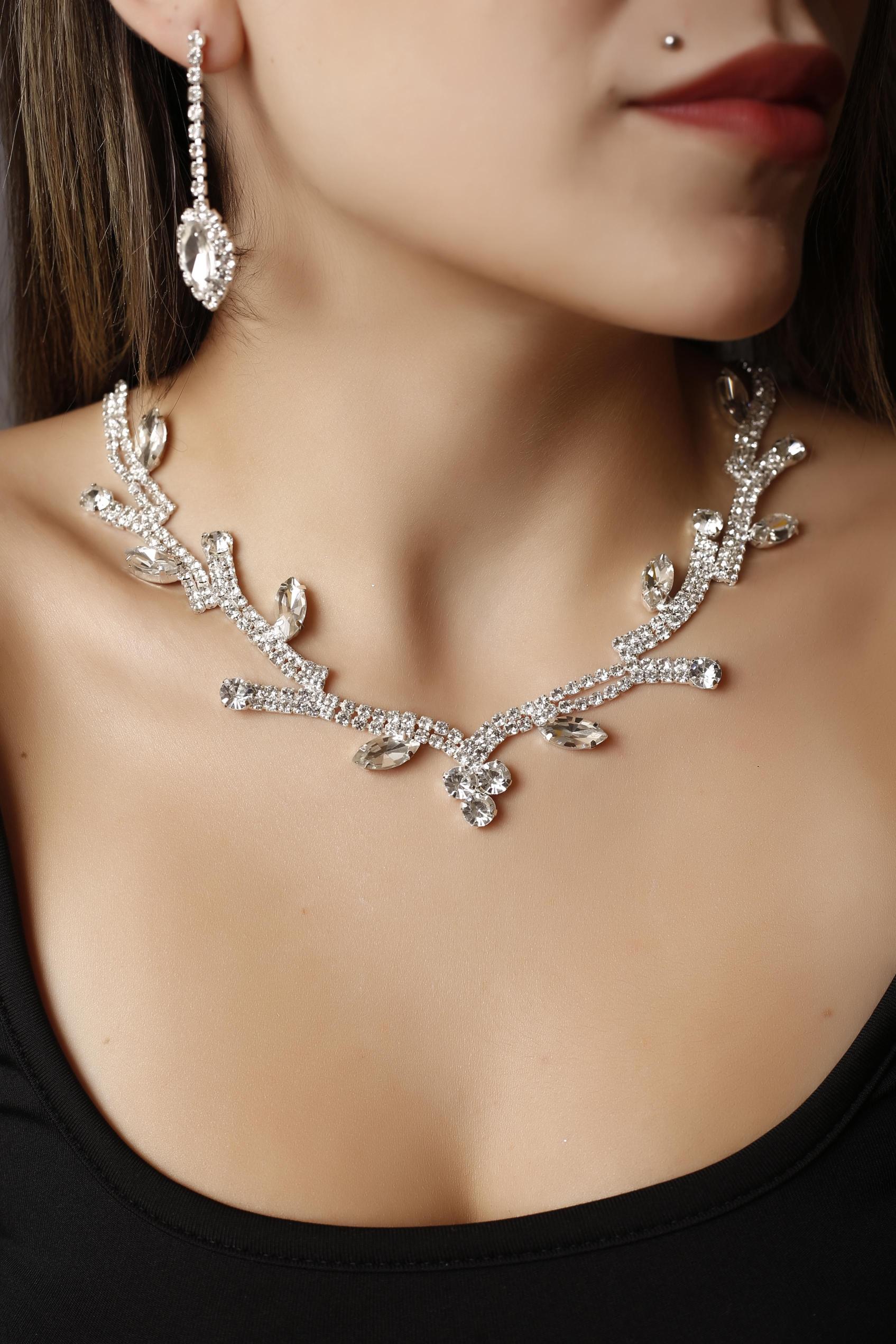 Silver Çiçek Taşlı Kolye Ve Küpe Seti Özel Günler Seti Düğün Seti Nişan Abiye Seti Gerdanlık