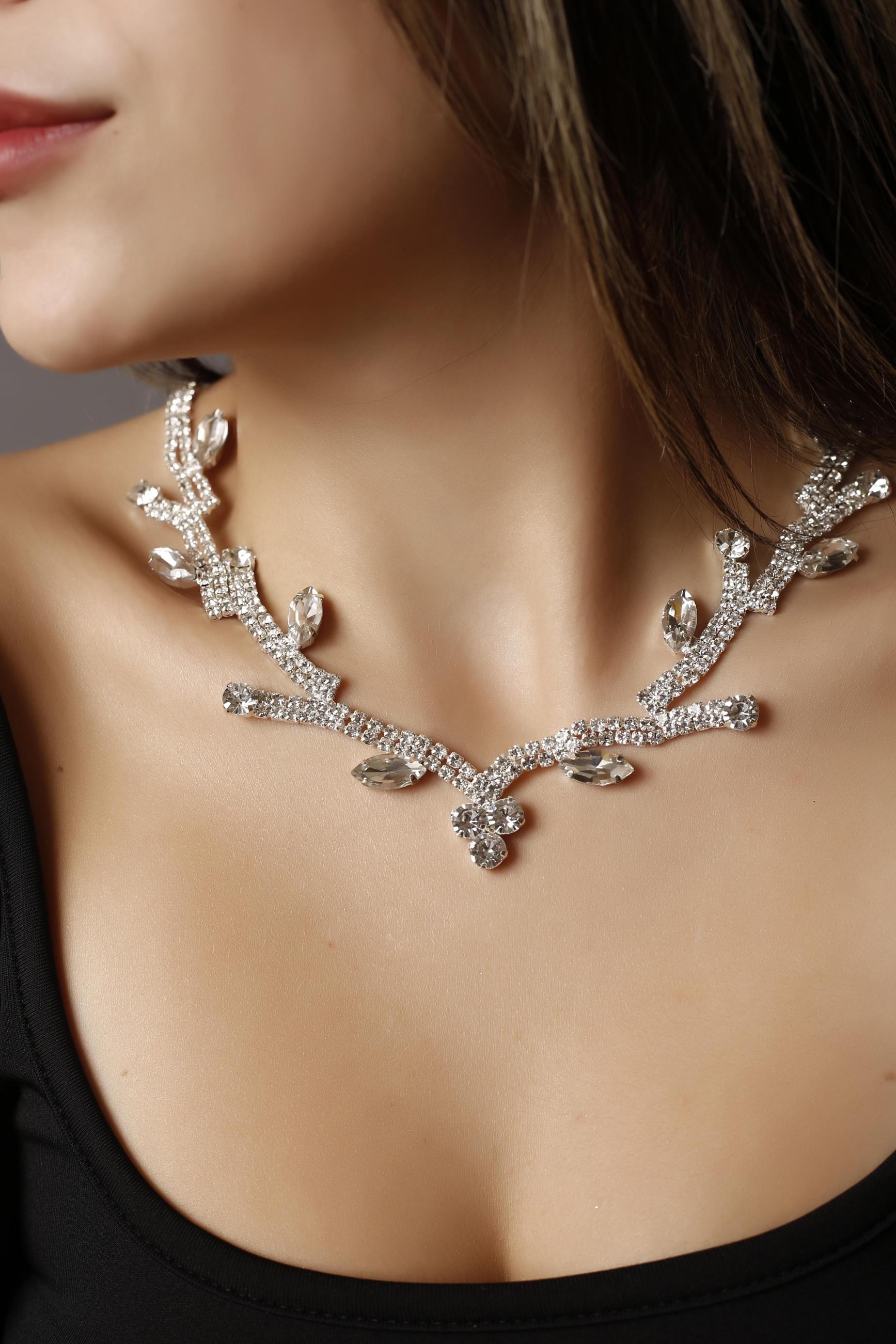 Silver Çiçek Taşlı Kolye Ve Küpe Seti Özel Günler Seti Düğün Seti Nişan Abiye Seti Gerdanlık