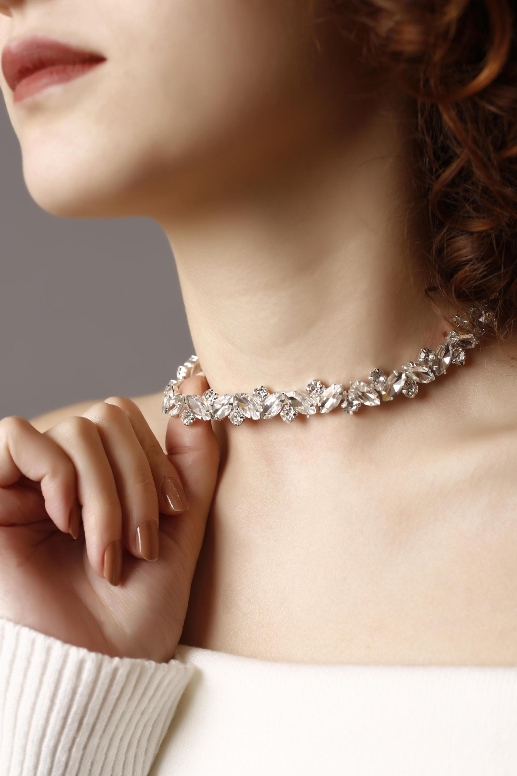 Stylish Taşlı Su Yolu 3’ lü Set Choker Kolye, Bileklik ve Küpe Taşlı Set
