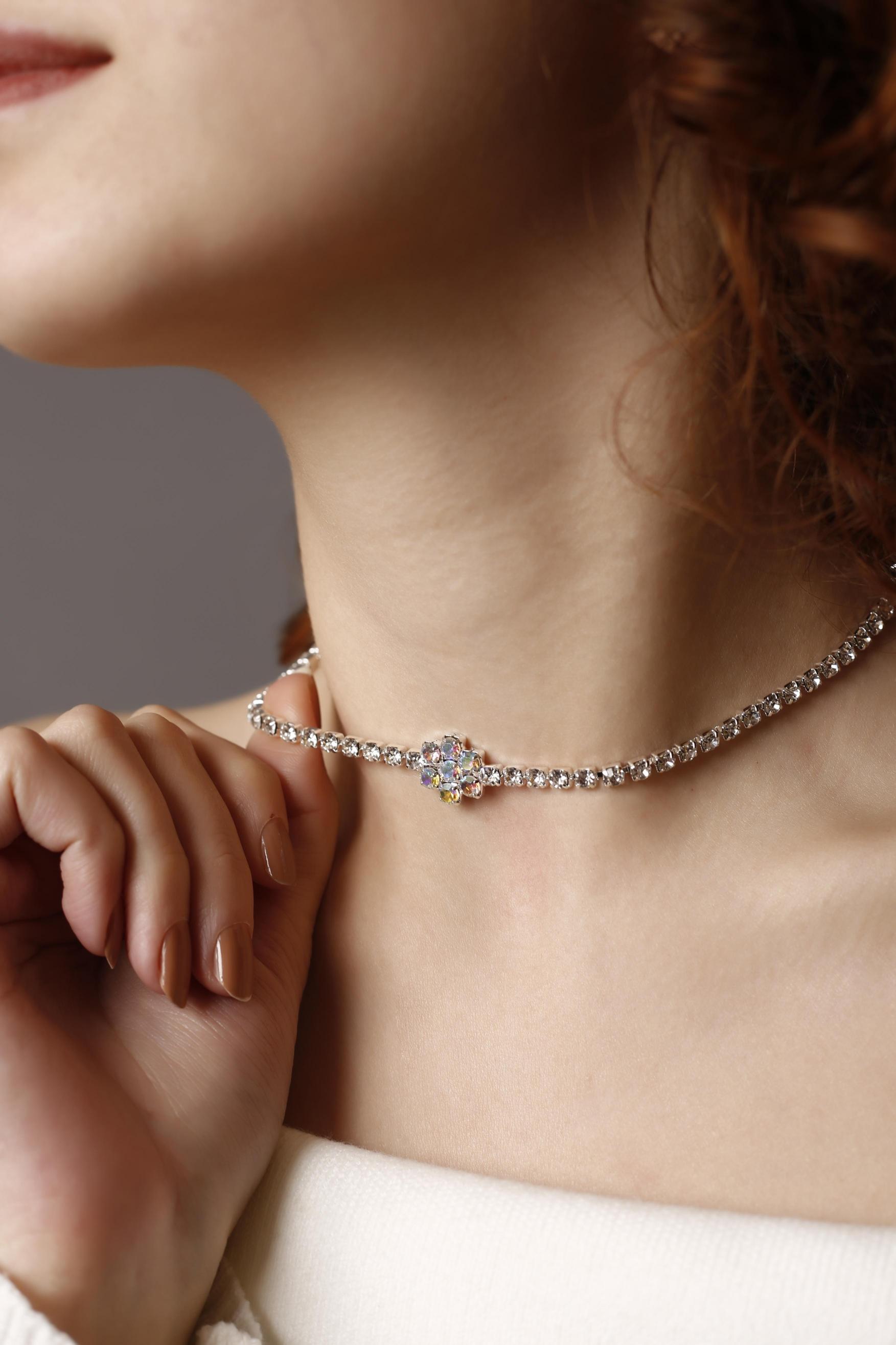 Janjan Taşlı Çiçek Choker Kolye, Stylish Taşlı Choker, Su Yolu Choker Kolye, Gerdanlık, Boyunluk