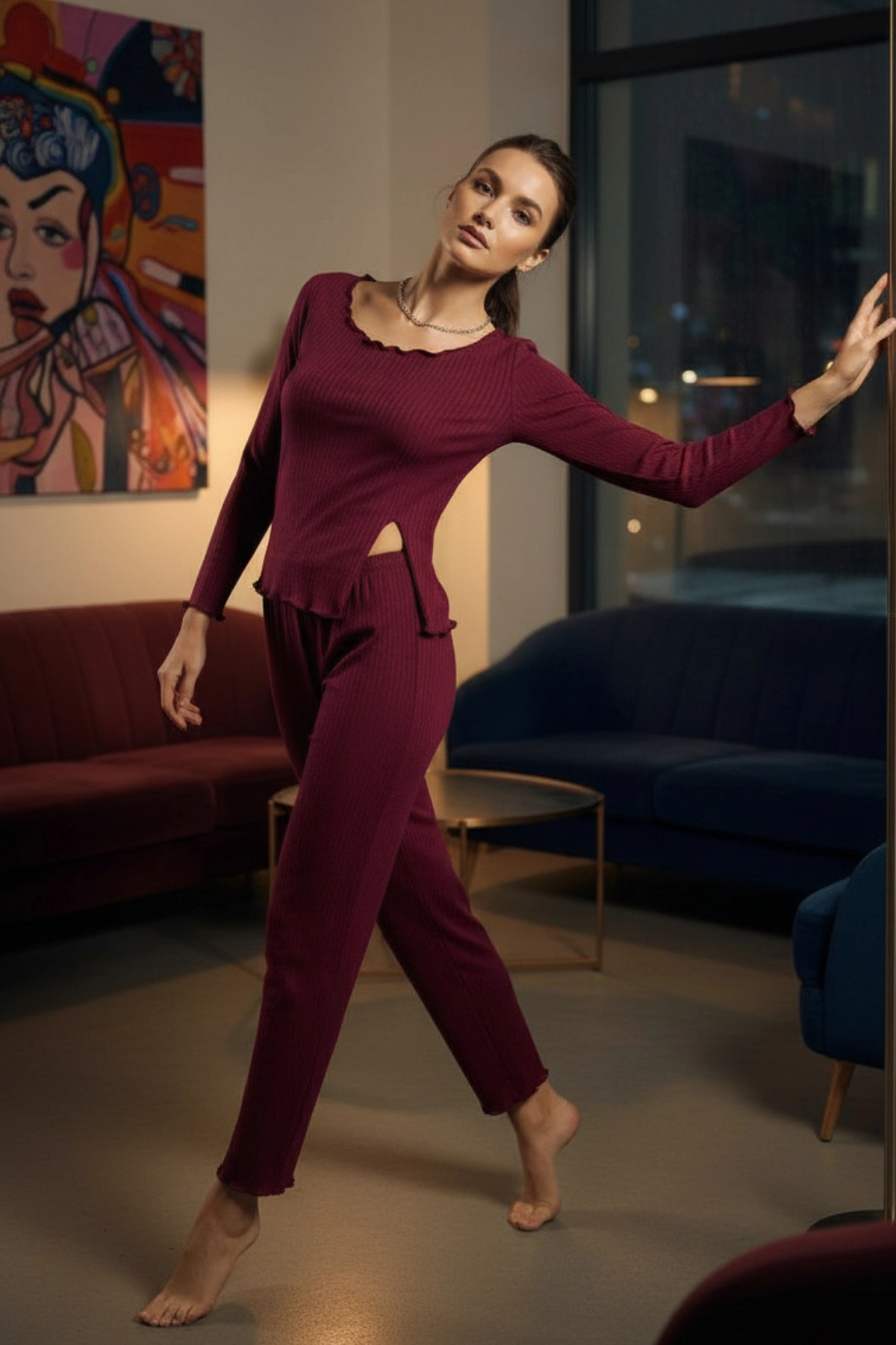 Açık Geniş Yakalı Pamuklu Kumaş Yırtmaçlı Pijama Takımı – Salaş Rahat Takım