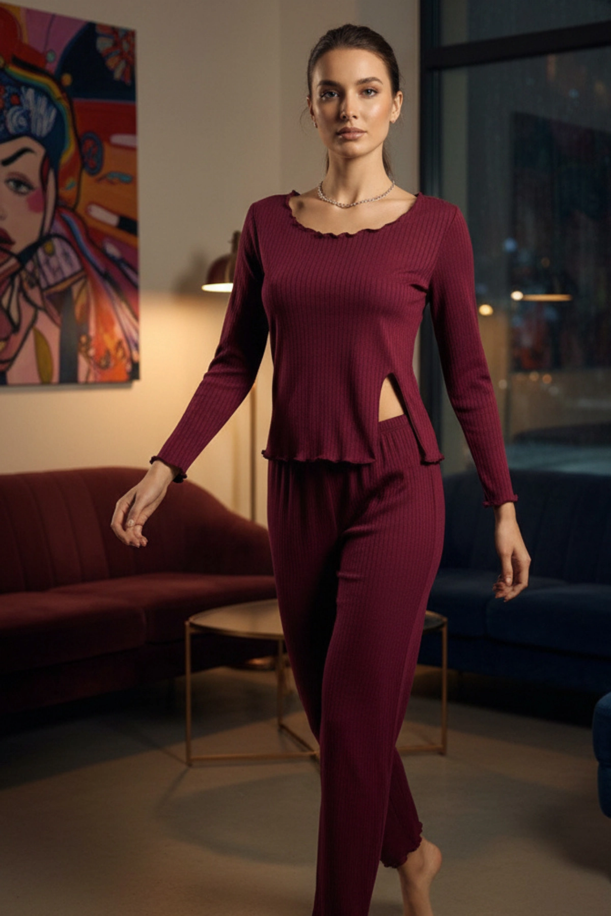 Açık Geniş Yakalı Pamuklu Kumaş Yırtmaçlı Pijama Takımı – Salaş Rahat Takım