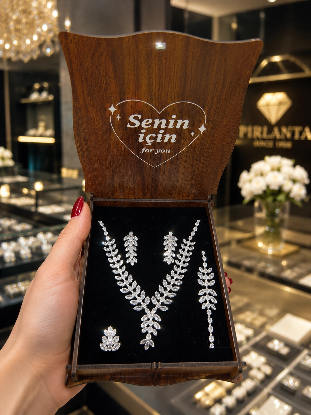 Pırlanta Görünümlü Zirkon Taşlı 4’lü Gelin Takı Seti Kolye Küpe Bileklik Yüzük Silver