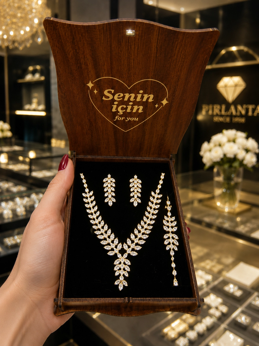 Pırlanta Görünümlü Zirkon Taşlı 3’lü Gelin Takı Seti Kolye Küpe Bileklik  Gold